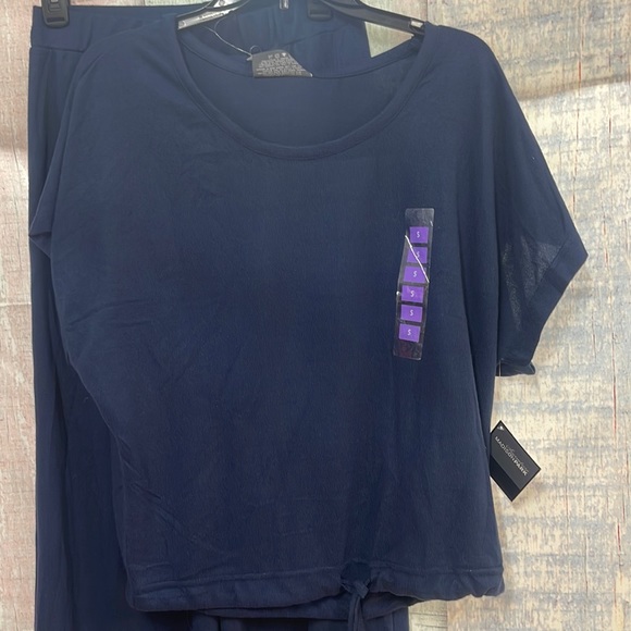 - Brand new with tags Woman’s Madison Park - Signature 2pc Lounge Set. Siz… - Picture 4 of 16